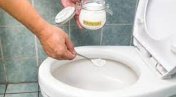 “بدل الوصفة اتنين” بمكونات منزلية إليك خلطة فعالة في تنظيف قاعدة الحمام